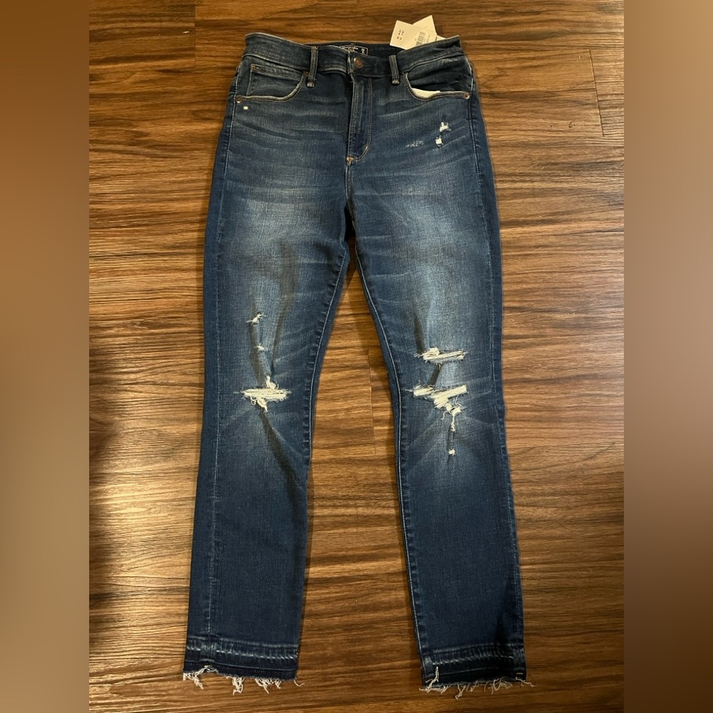 Abercrombie & Fitch Simone High Rise Ankle NWT- Size 6R